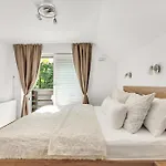 Svetina 아파트