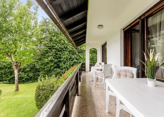 アパート Svetina