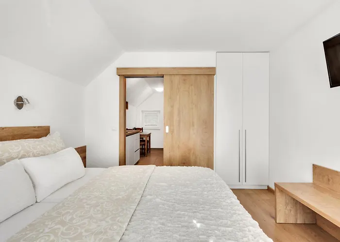 アパート Svetina